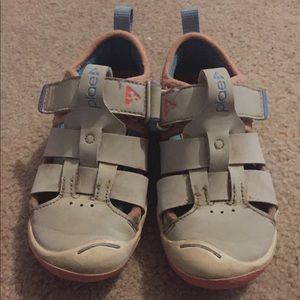 Plae size  9.5 toddler